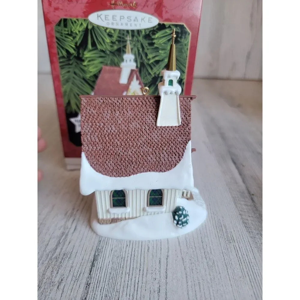 Hallmark 1999‎ Colonial Church candlelight services ornament Xmas
